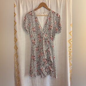 Sadie & Sage Floral Ruched Mini Dress White Pink Ditsy Print V Neck Size Small